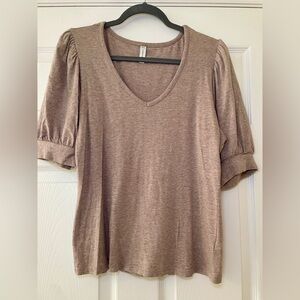 GENTLE FAWN VNECK PUFF SLEEVE TEE